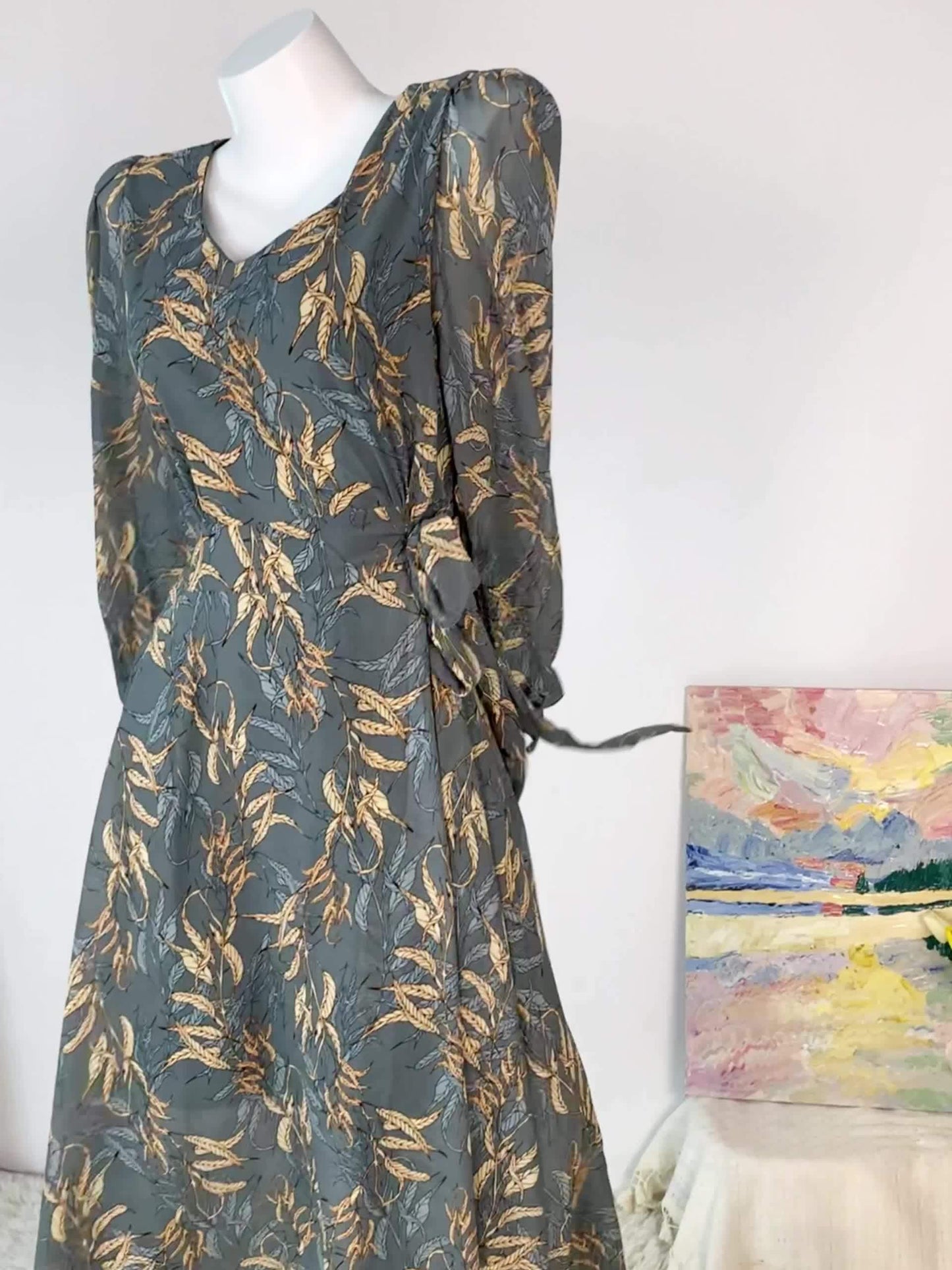 Elegant Sage Green Leaf Print Maxi Dress for Women with V Neck Long Sleeve Tie Waist Flowing Wedding Guest Style