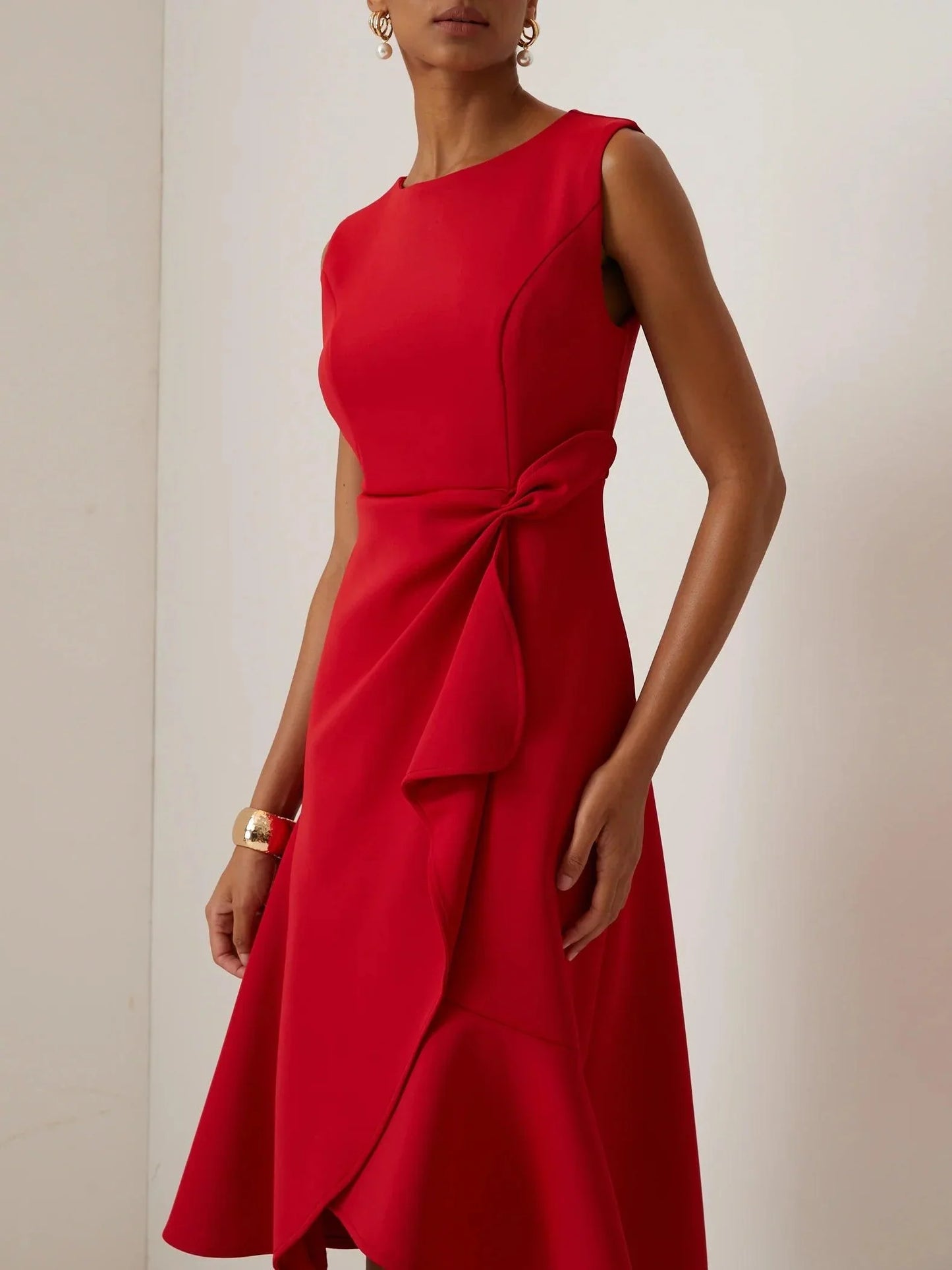 Elegant Draped Sheath Midi Dress for Women with Boat Neck Sleeveless Ruffle Hem Cocktail Style