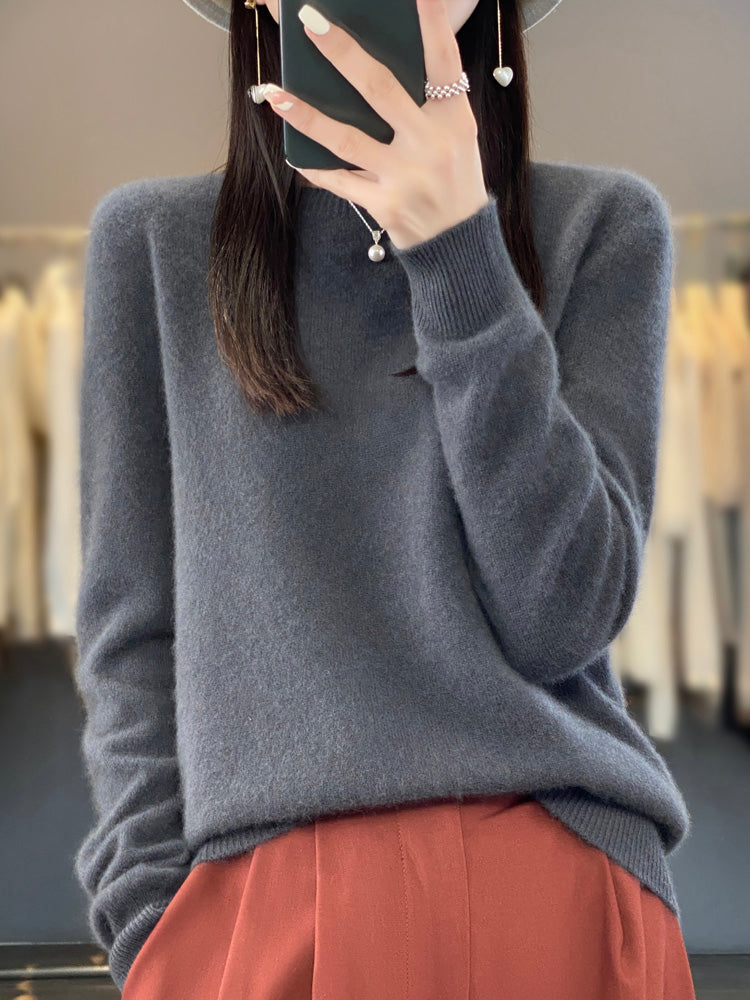 Comfortable Knit Sweater for Women with Round Neck Long Sleeve Relaxed Oversized Style