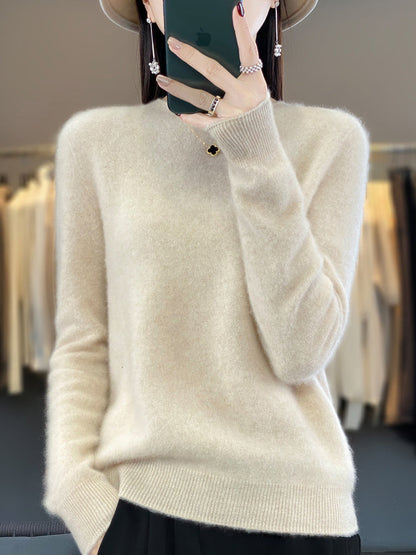 Comfortable Knit Sweater for Women with Round Neck Long Sleeve Relaxed Oversized Style