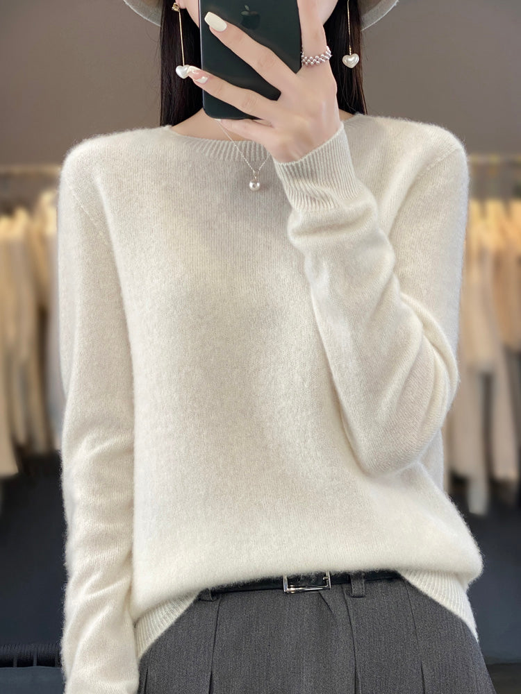 Comfortable Knit Sweater for Women with Round Neck Long Sleeve Relaxed Oversized Style