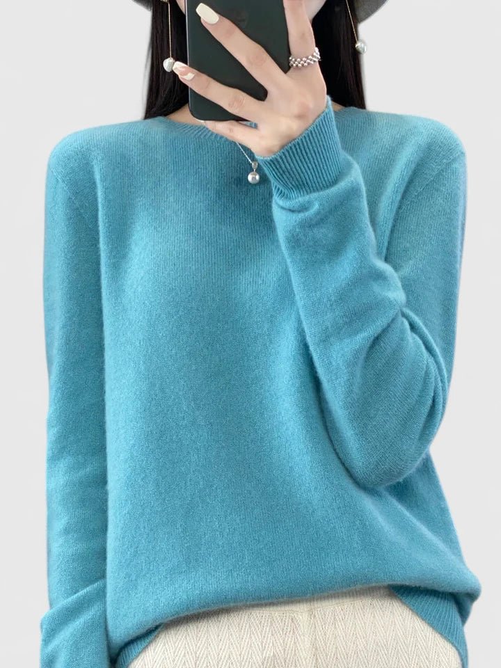 Comfortable Knit Sweater for Women with Round Neck Long Sleeve Relaxed Oversized Style