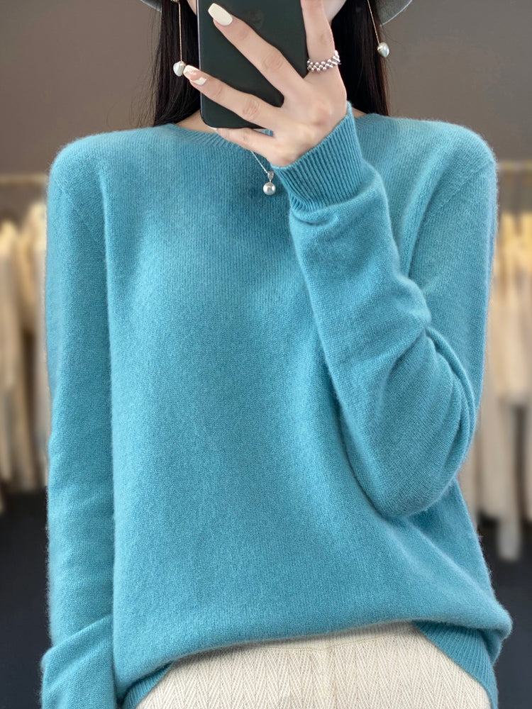 Comfortable Knit Sweater for Women with Round Neck Long Sleeve Relaxed Oversized Style