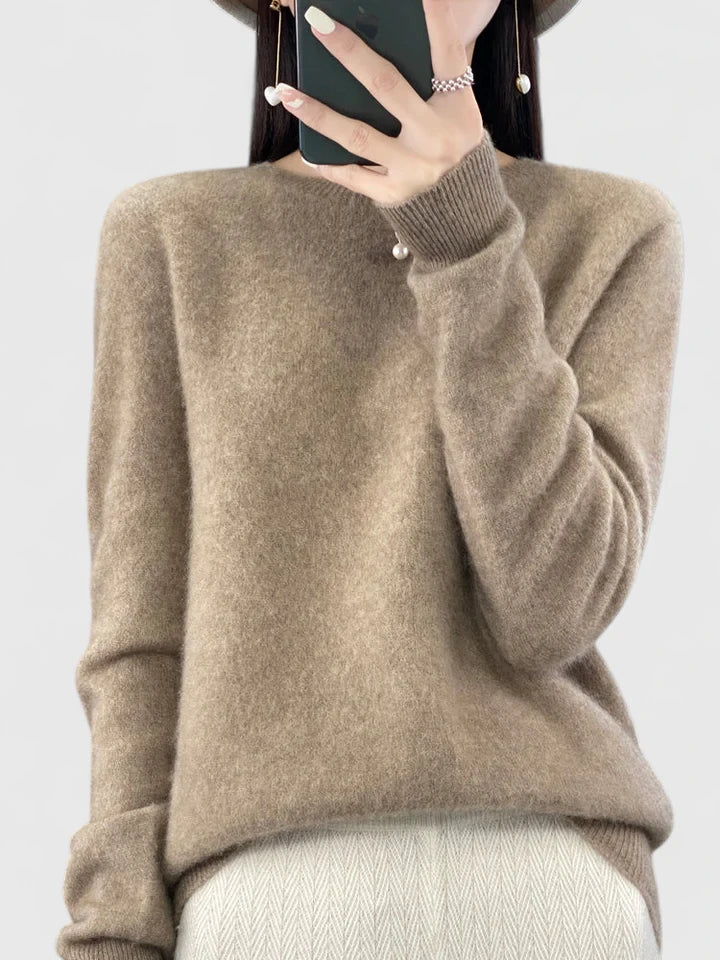 Comfortable Knit Sweater for Women with Round Neck Long Sleeve Relaxed Oversized Style