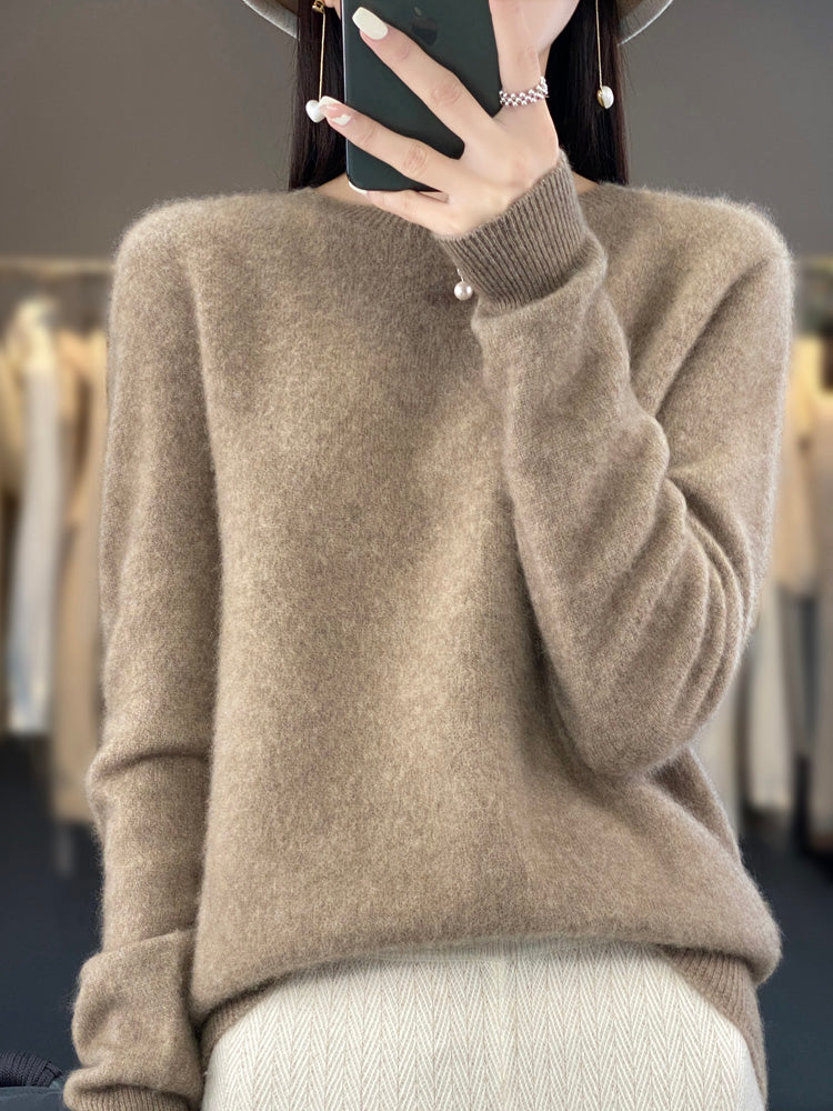 Comfortable Knit Sweater for Women with Round Neck Long Sleeve Relaxed Oversized Style