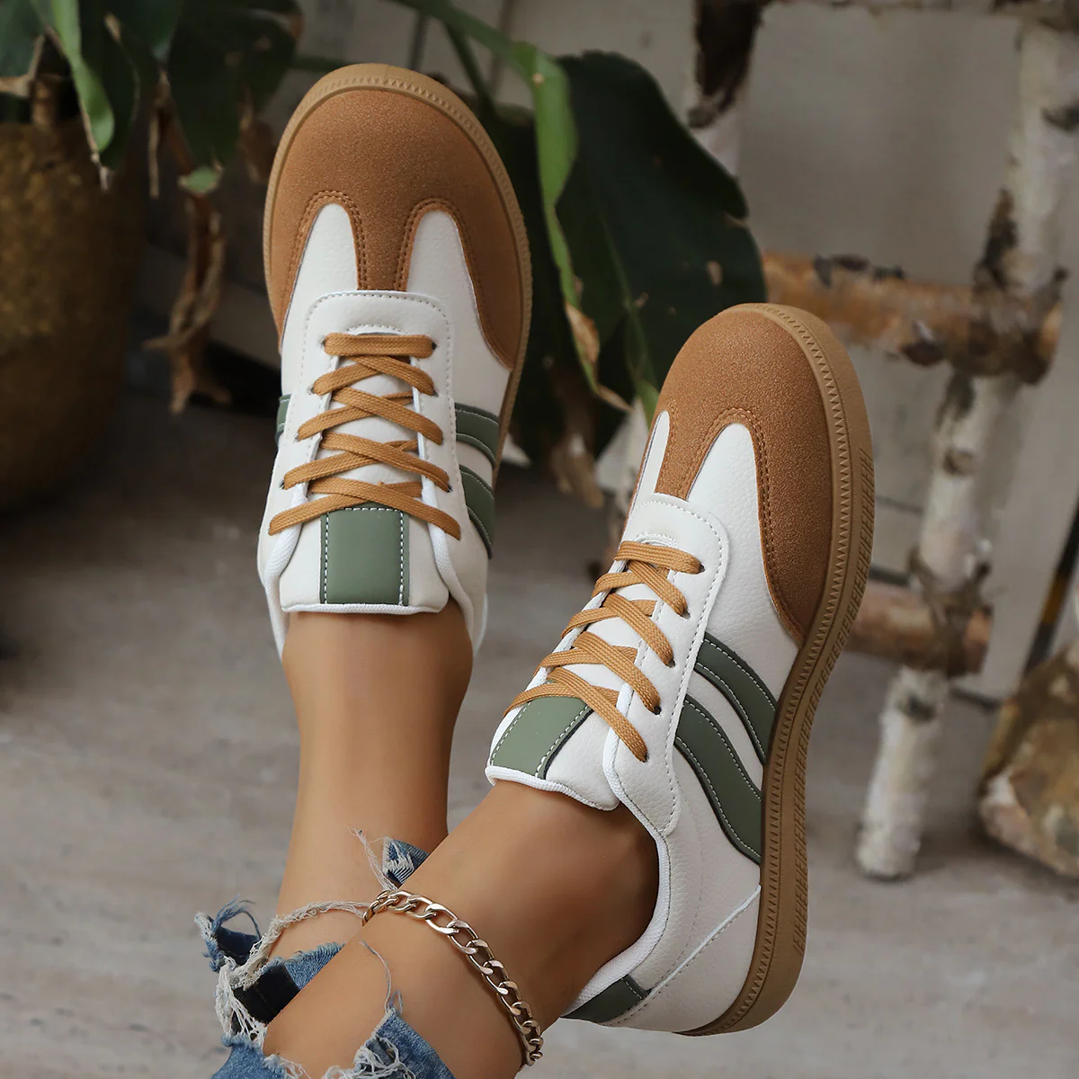 Comfortable Trainers for Women with Contrast Side Stripe Gum Sole Lace Up Retro Sneaker Style